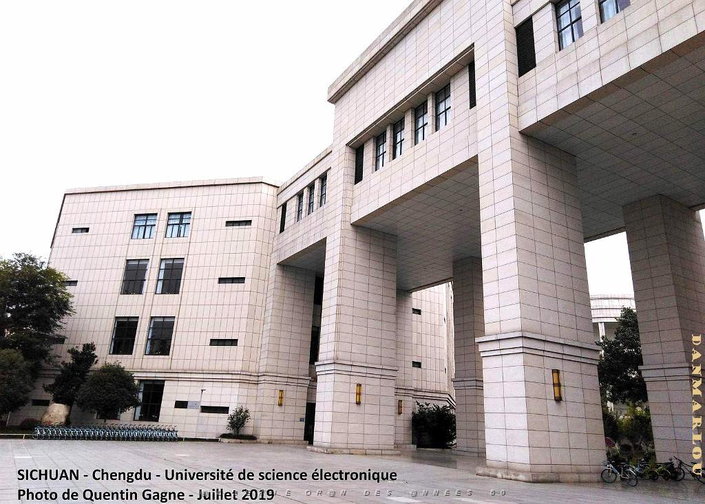 Chengdu- Universite Science electronique 086.jpg
